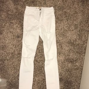 white ripped hollister jeans